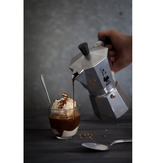 صانعة قهوة اسبريسوعلى الطراز الإيطالي الكلاسيكي